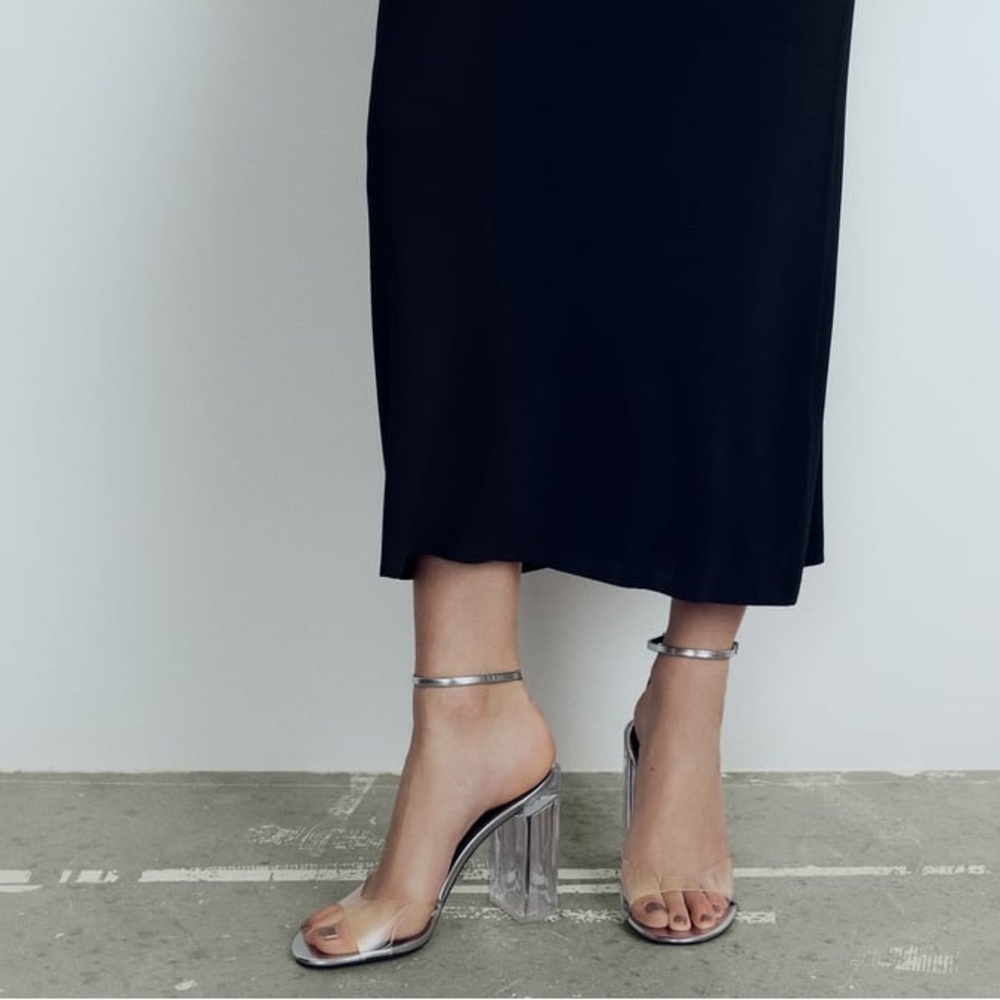 NWT. Zara Silver Vinyl Block Heel Sandals. Size 8. - Picture 1 of 9